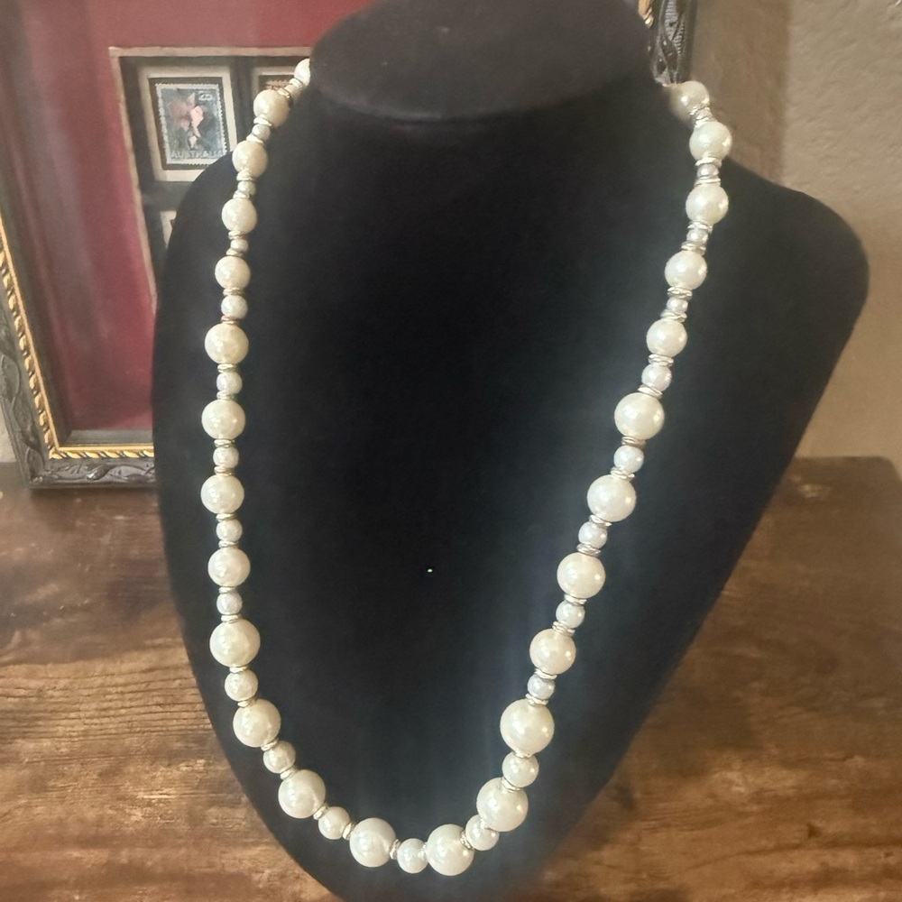 🌸 4 for $10 AVON (?) Pearl Necklace